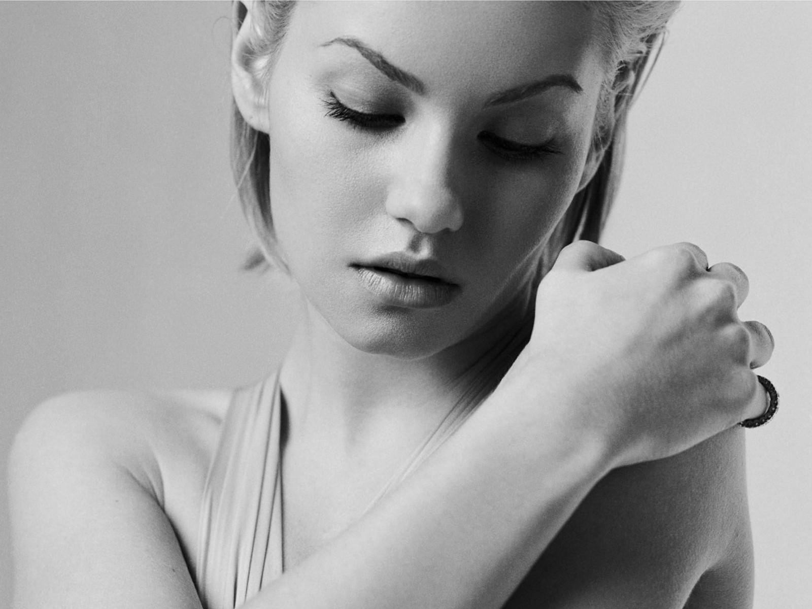 ELISHA_CUTHBERT_WALLPAPER_17.jpg