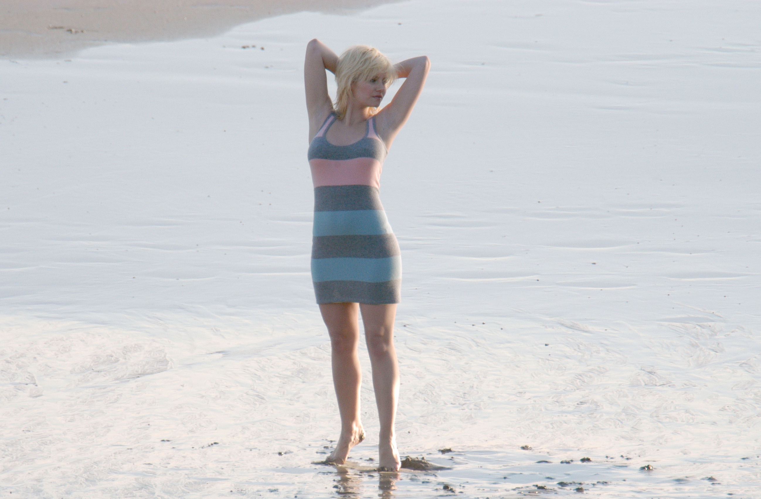 elishacuthbertphotoshootinmali1.jpg