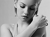 ELISHA_CUTHBERT_WALLPAPER_17.jpg