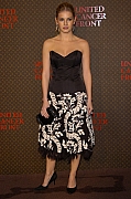Elisha_Cuthbert_@_The_2nd_Annual_Louis_Vuitton_United_Cancer_Front_Gala__November_8__2004__-_049.jpg