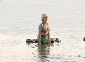 elishacuthbertphotoshootinmali2.jpg