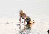 elishacuthbertphotoshootinmali6.jpg
